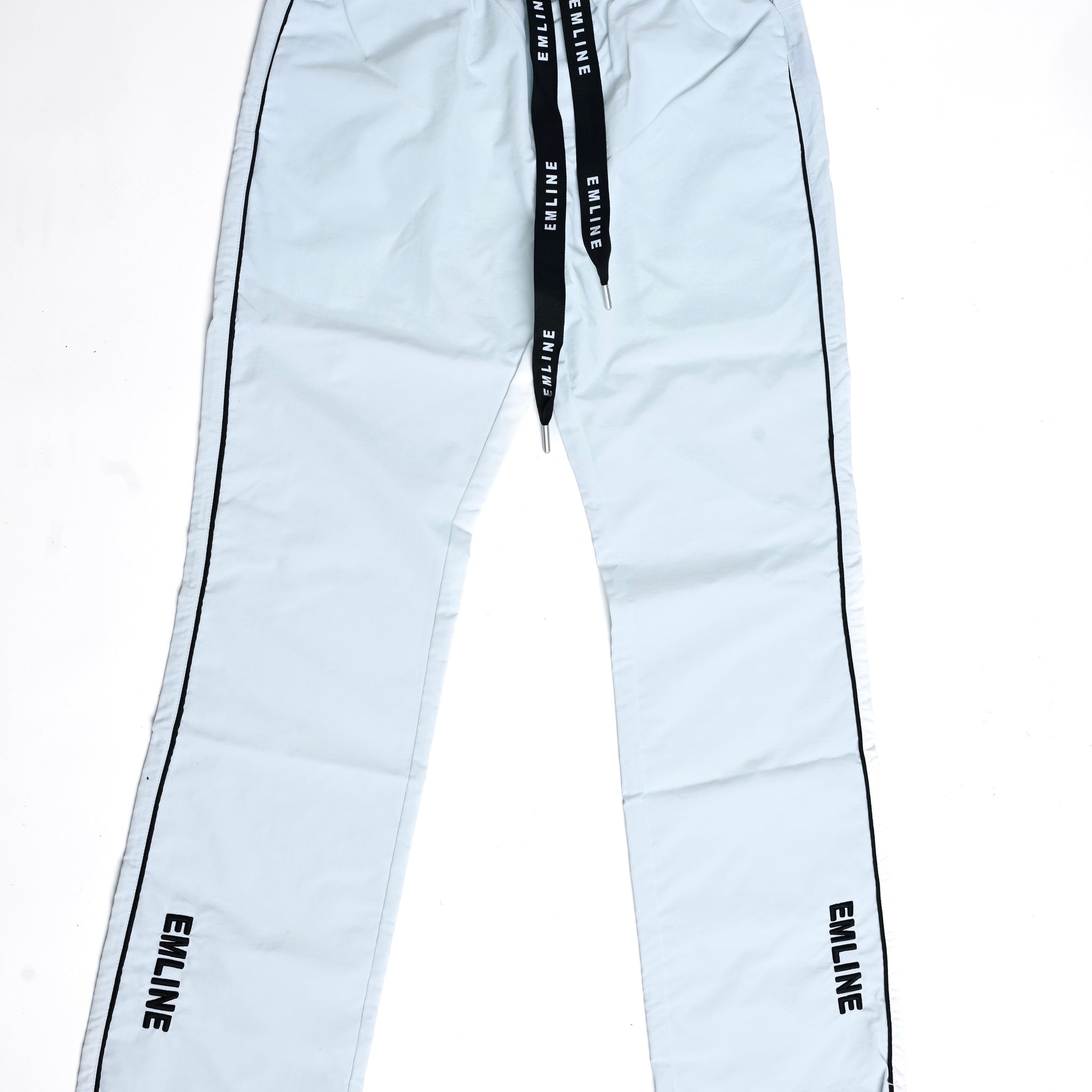 Design 173 -White/Black